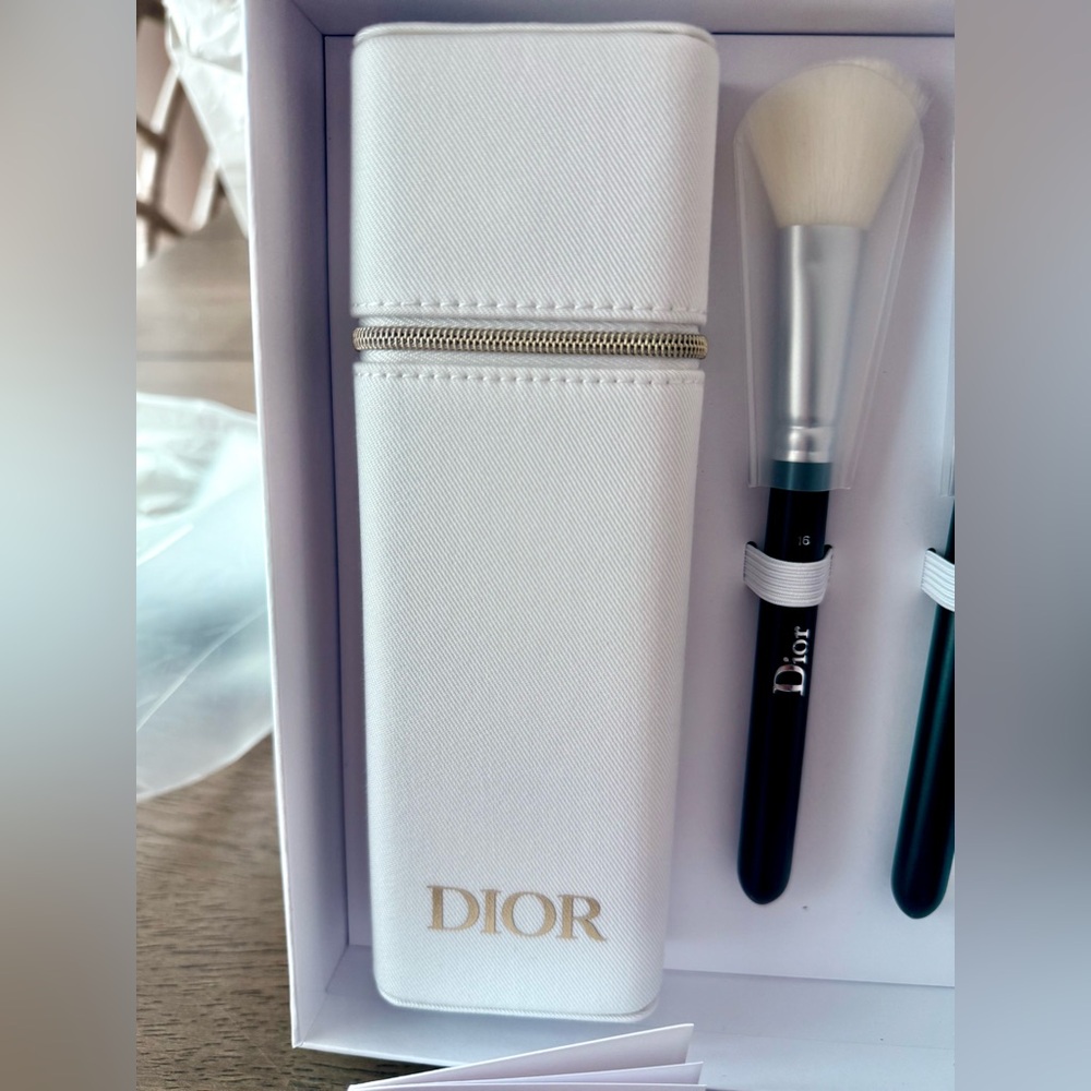 Dior Limited Edition Brush and Case Set, New in Box - Picture 5 of 7